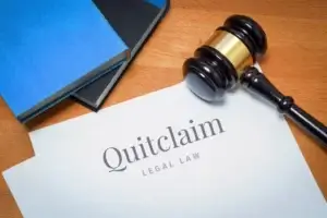 attorney working with quitclaim deeds Bethalto, IL